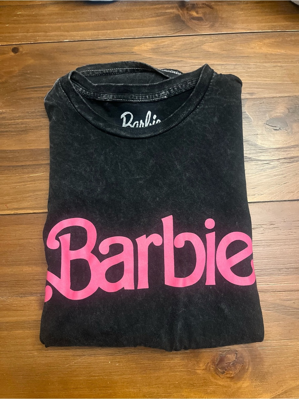 M t-shirt
